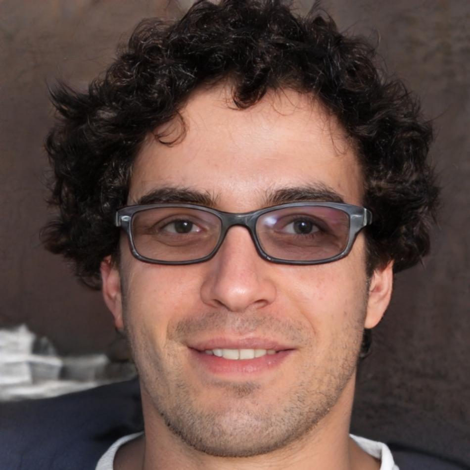 Портрет Андрея Кортеса, ведущего финансового консультанта